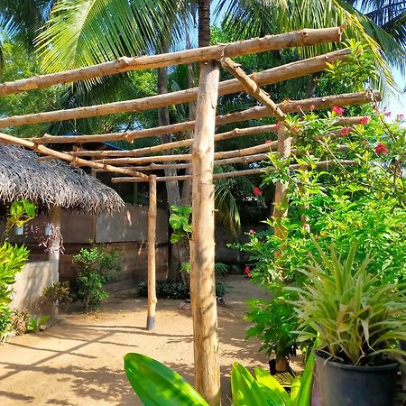 Eastwind Surf Camp Arugam Bay Exterior foto