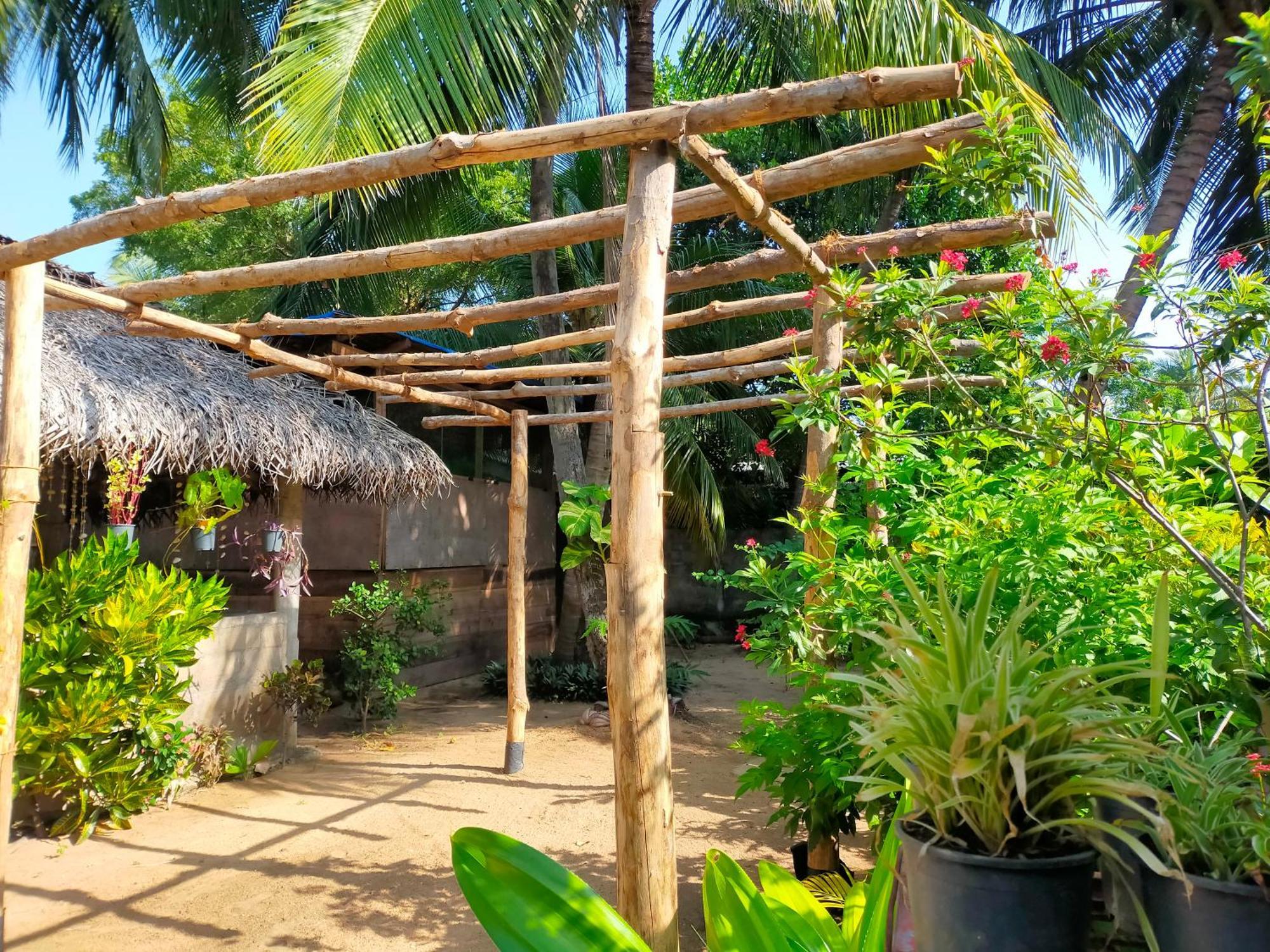 Eastwind Surf Camp Arugam Bay Exterior foto